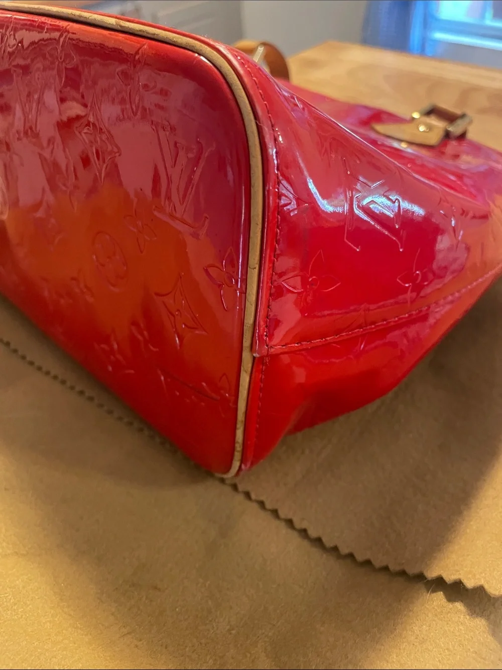 Louis Vuitton Red Vernis Patent Tote with Tan Vachetta Handles - Picture 7 of 15